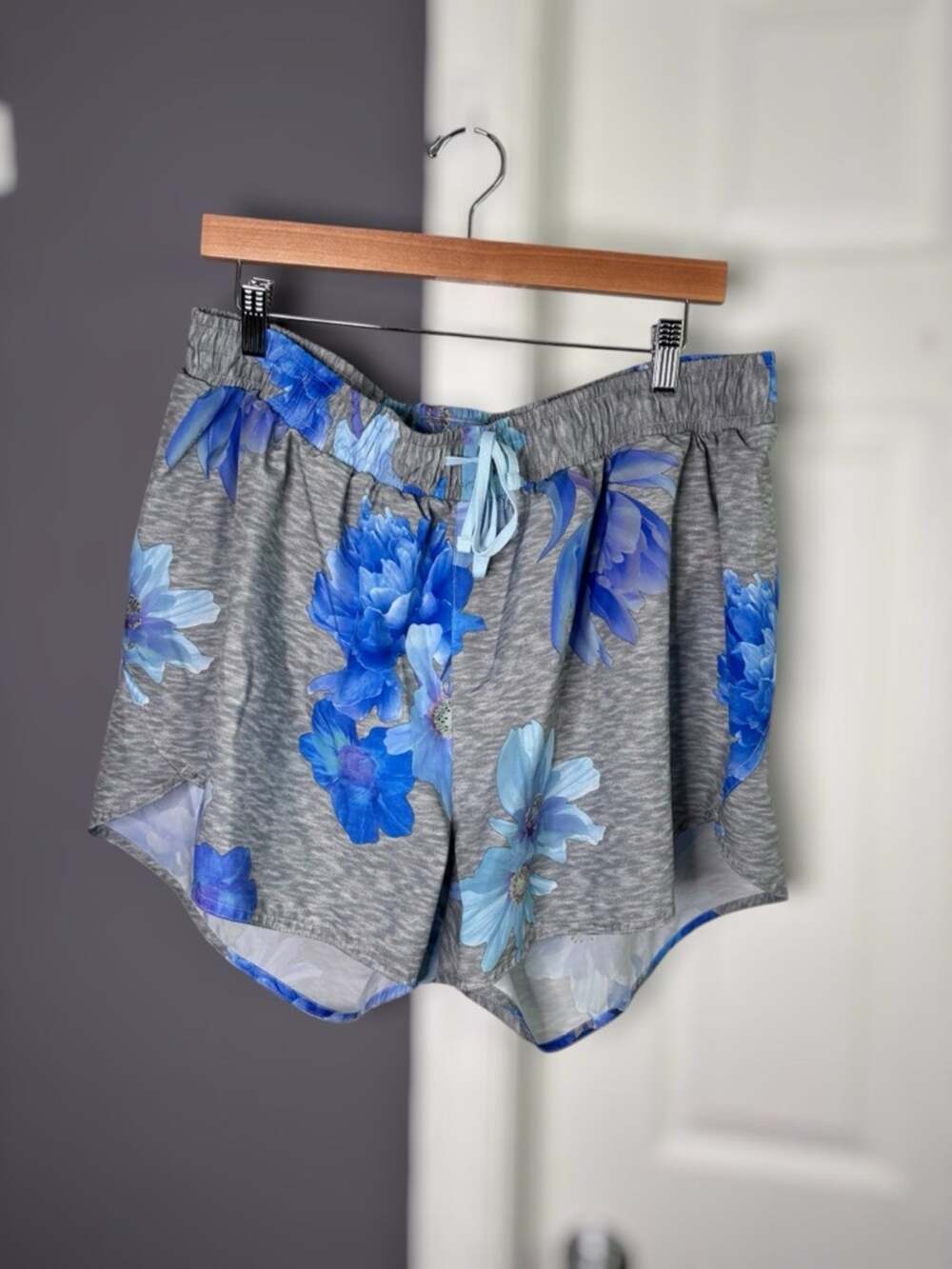 Old Navy Gray Active Shorts Blue Floral Drawstring Shorts 2X
